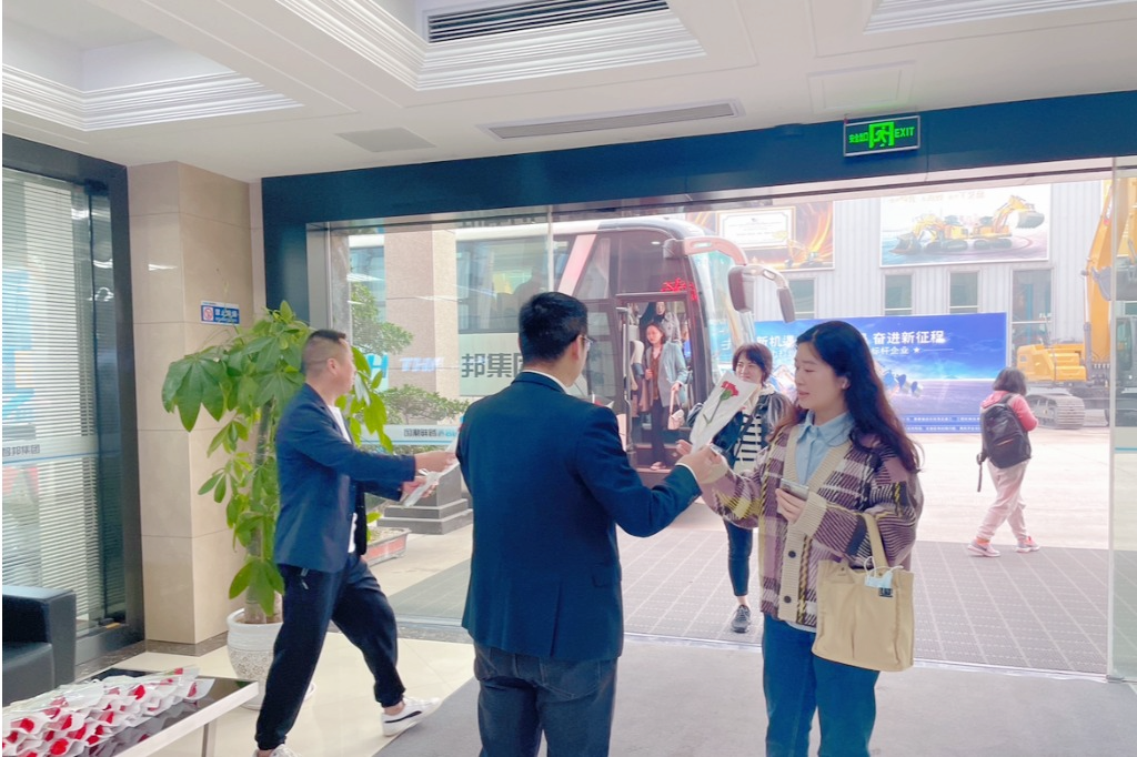 獻禮3.8節(jié)|勇做攀登者，奮進新未來