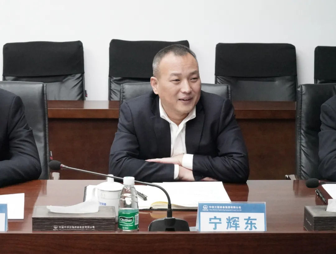 喜訊！重慶宇隧與中鐵裝備再次合作，成功簽約兩臺(tái)盾構(gòu)機(jī)！